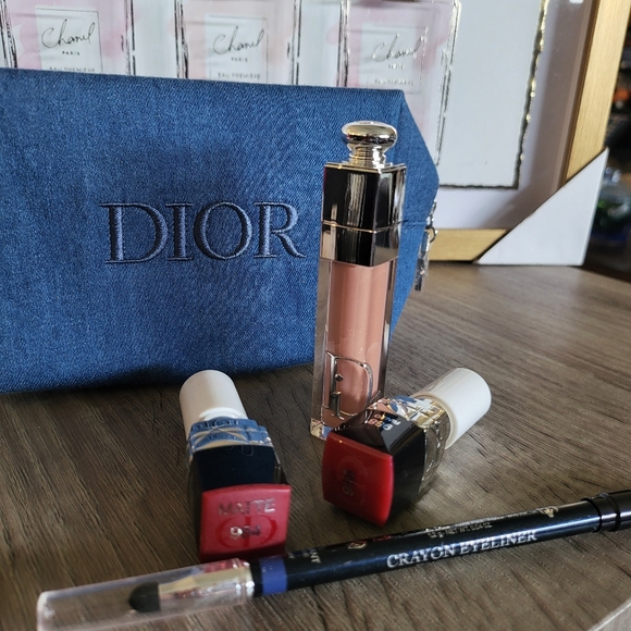 Dior makeup bag with makeup - Picture 1 of 7